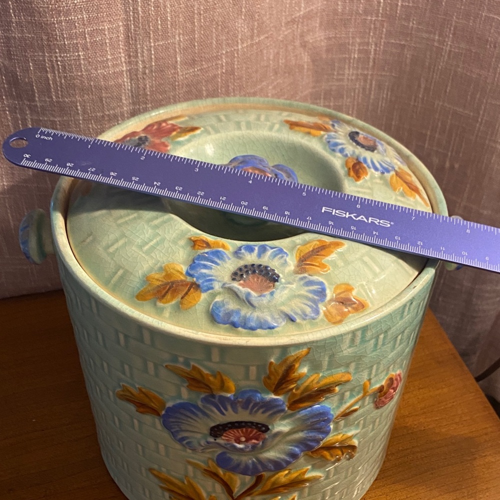 Vintage majolica Japan Ceramic Lidded cracker jar with Blue Floral Relief - Picture 8 of 8